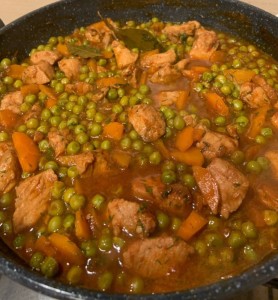 Pea dish with chicken meat